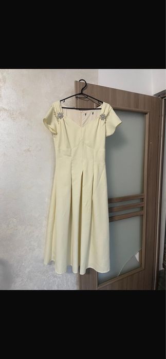 vand 4 rochite si 2 perechi de pantofi