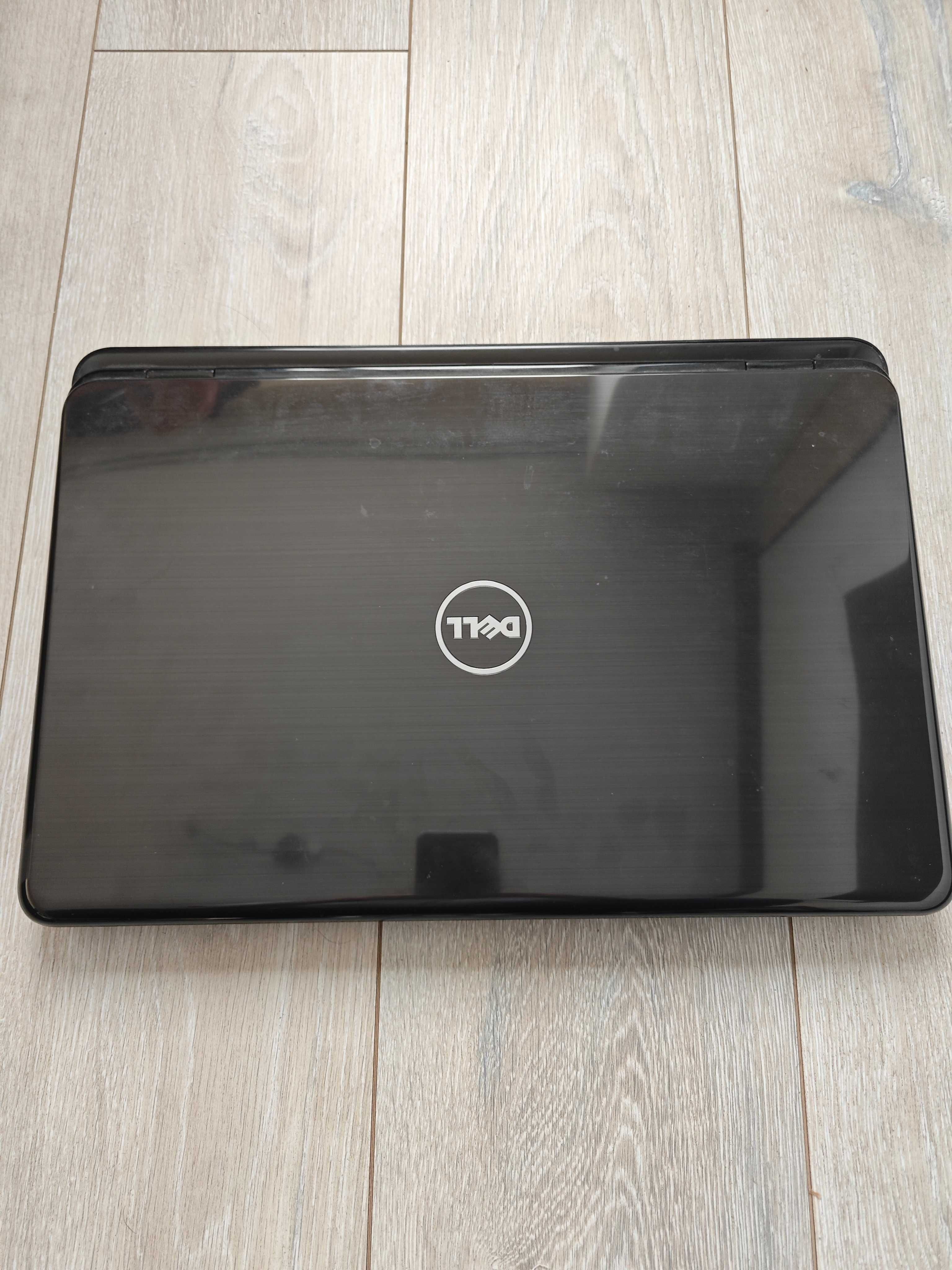 Продавам 17" лаптоп Dell Inspiron N7110