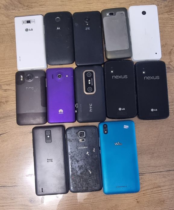 Различни видове смартфони за части