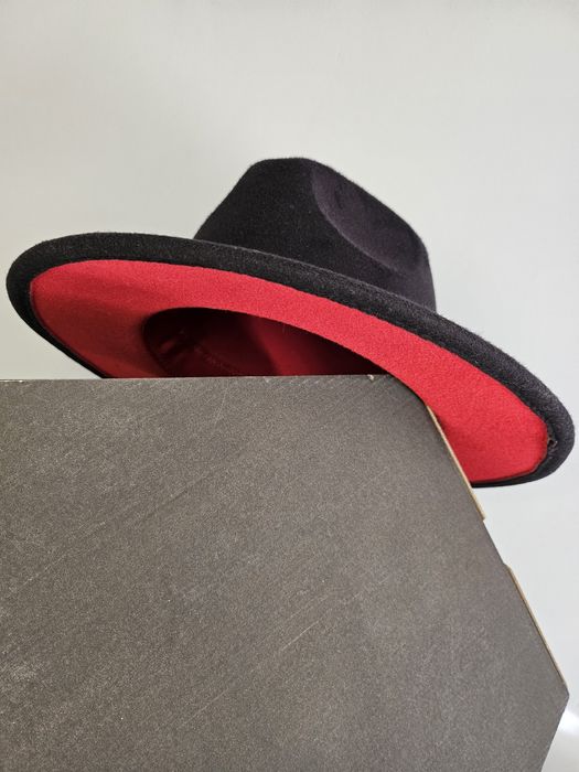 Федора / Шапки в син, черен и  светло кафяв цвят