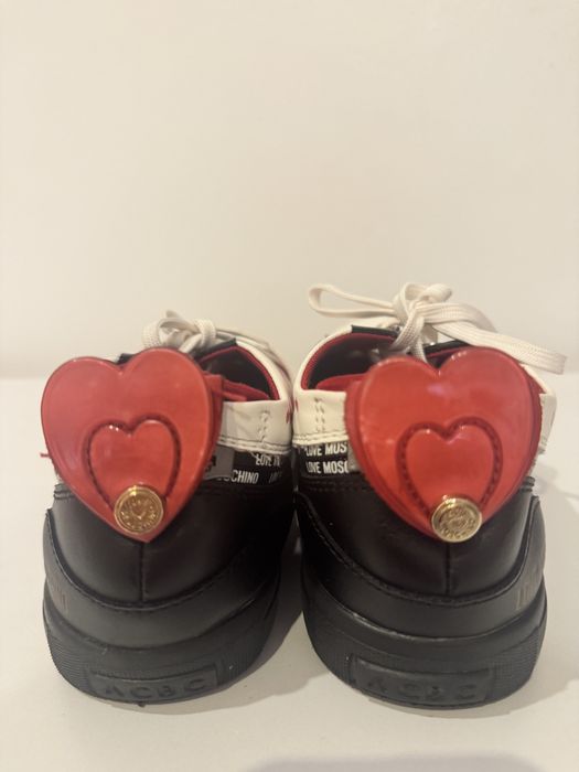 Adidasi Love Moschino