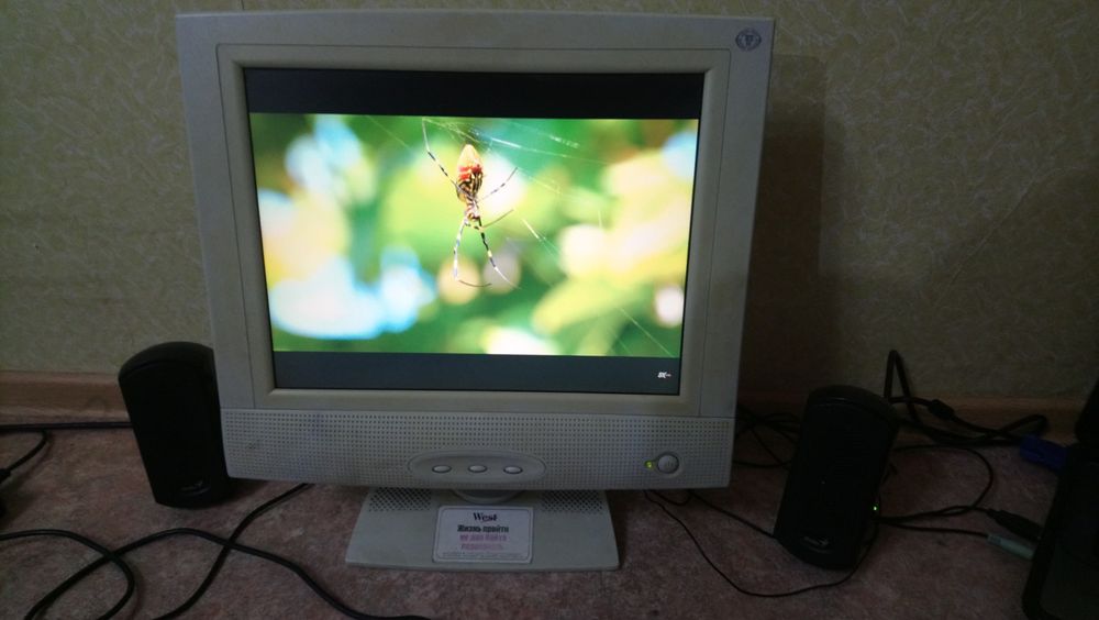 Ноутбук битый экран.