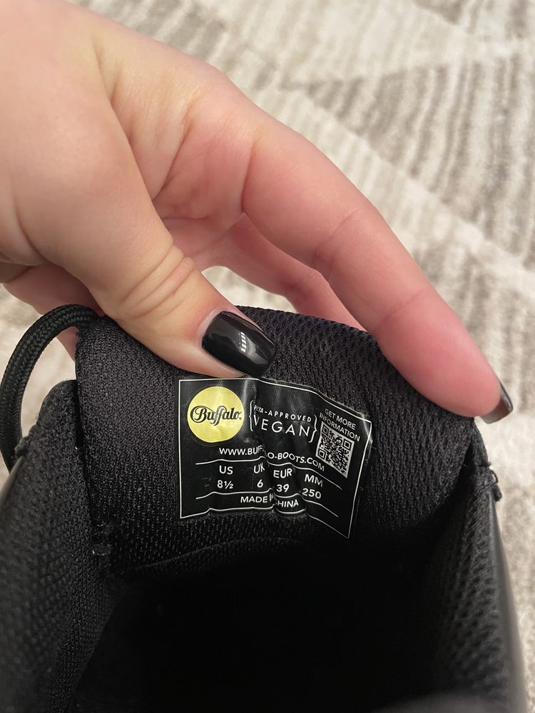 Adidași Buffalo