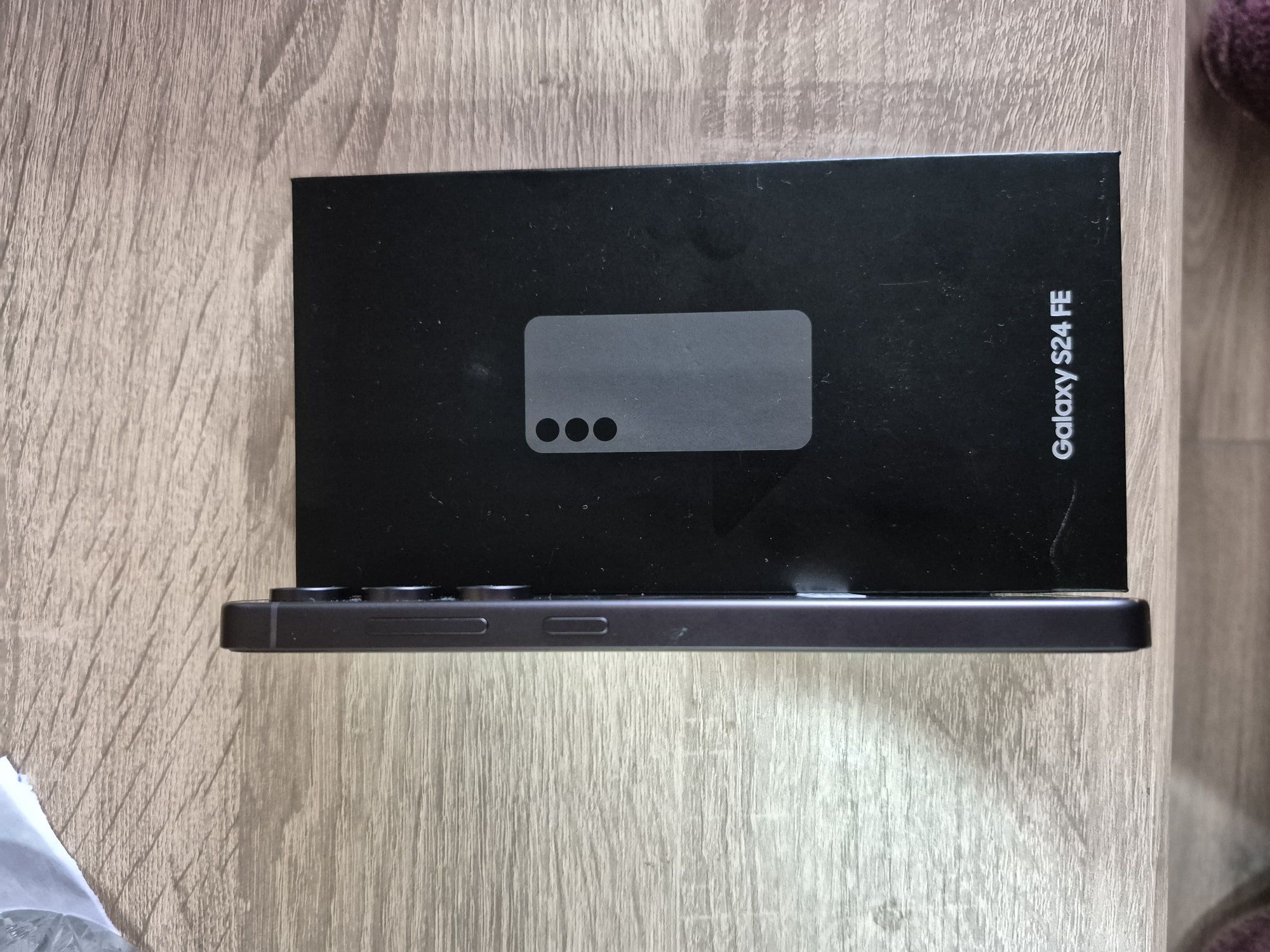Нов Galaxy S24 FE  128GB. Закупен на 6.12 24год.С документи.