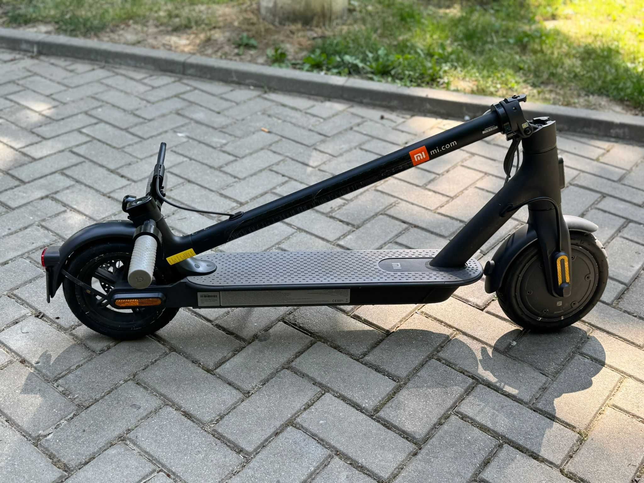 Trotinetă electrică Xiaomi Mi Essential