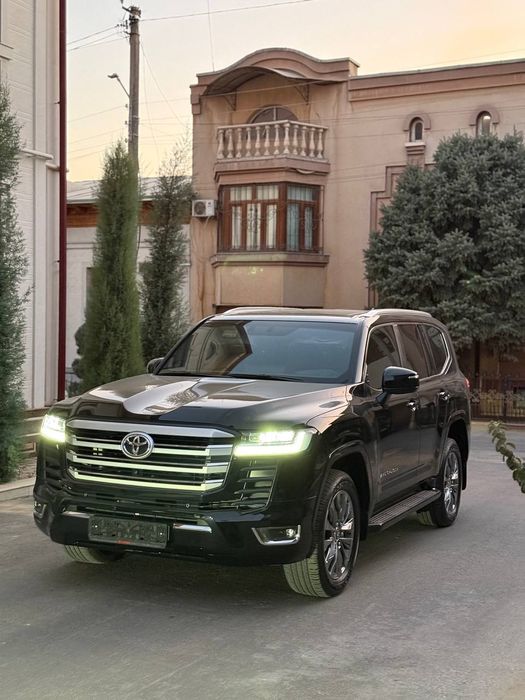 Toyota Land Cruiser 300