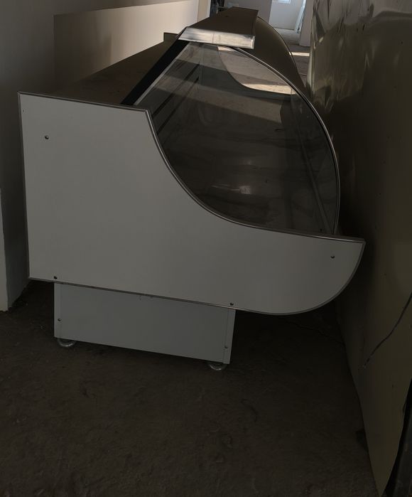 Продаётся витрина холодильник