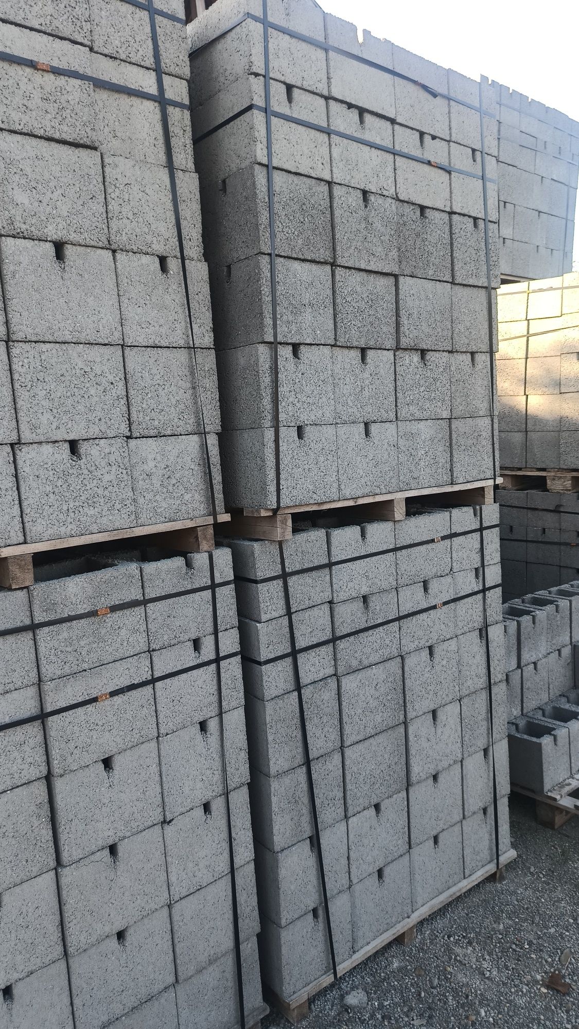 Vând bolțari beton productie zidărie si fundație bca ciment
Bolțarii s