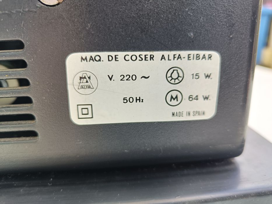 Mașina de cusut Alfa