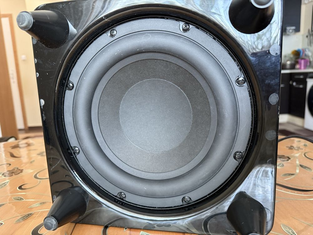 Harman Kardon HKTS-210 subwoofer качествен