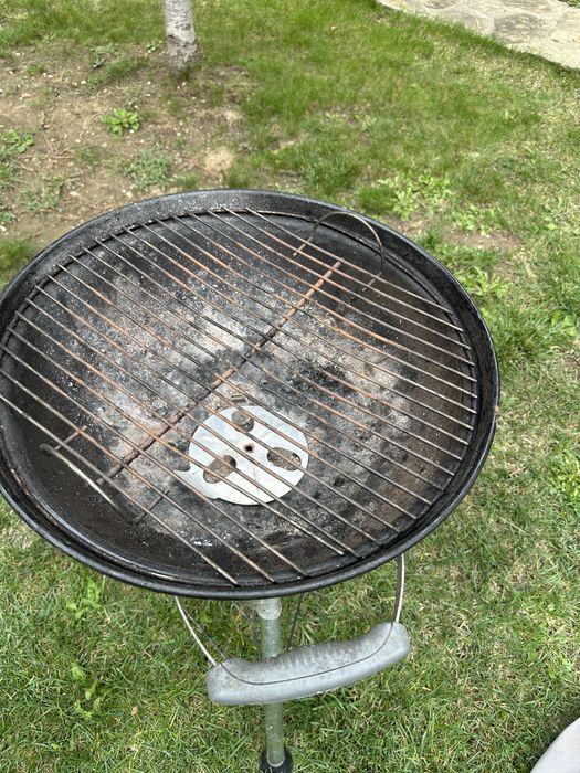 Gratar pe carbuni Weber