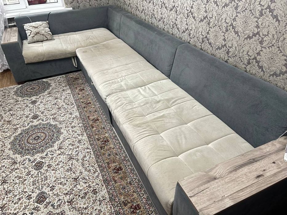 Диван раскладной продам срочно чистый в хорошем состоянии договоримся