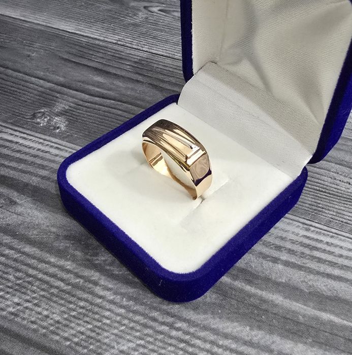 Золотое кольцо печатка Новая вес 2.25гр 585пр Размер 20 код 7329