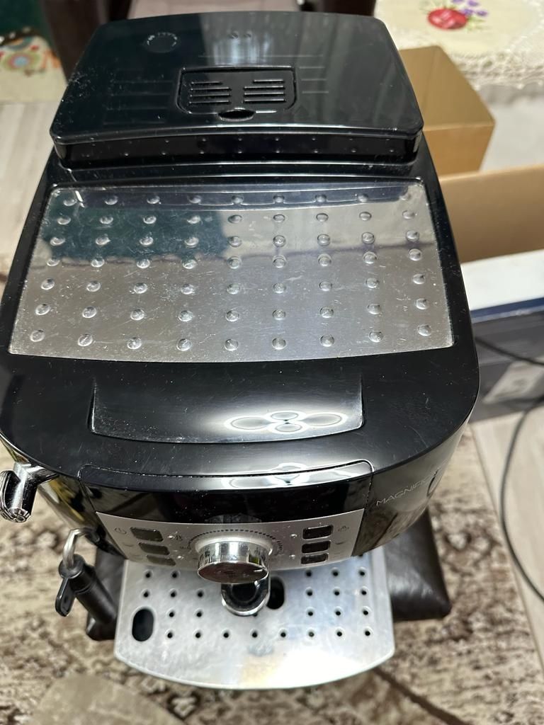 Expressor automat Delonghi magnifica S