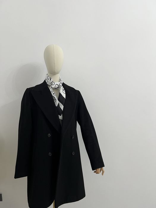 Продам пальто стильное женское Zara