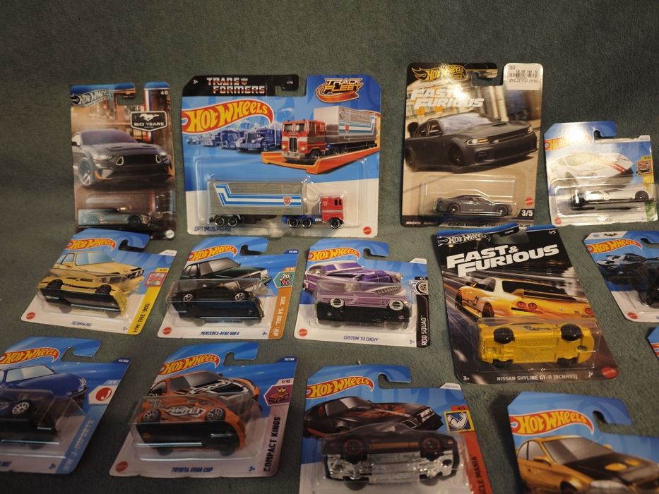 Vând mașinuțe HotWheels