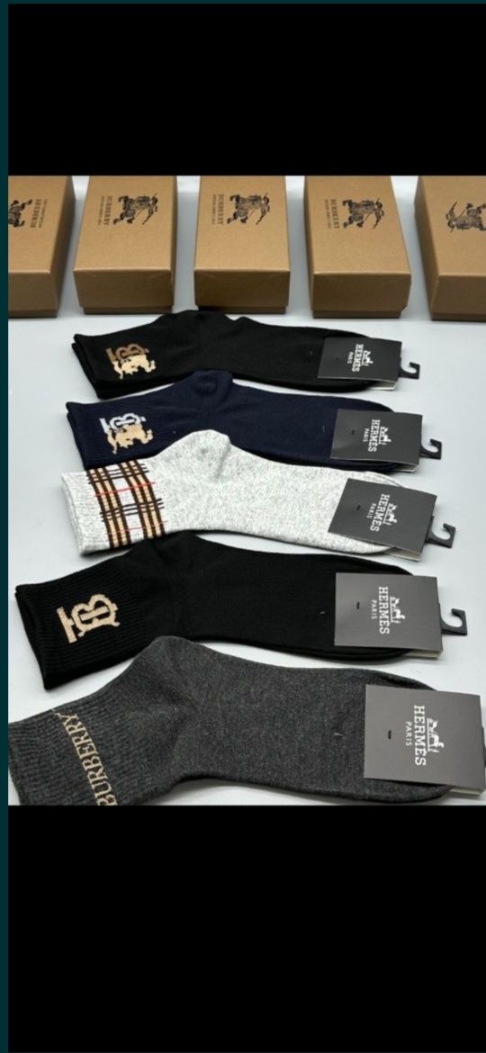 Șosete Burberry model 2025, prețul este ptr o pereche