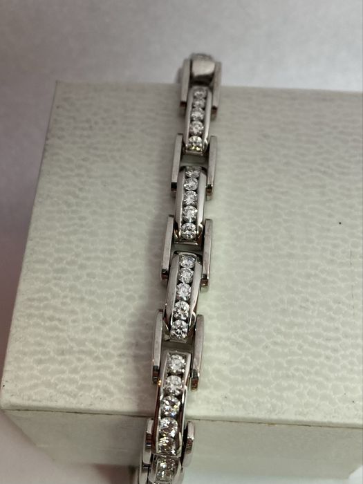 Bratara aur alb cu diamante 3.75ct