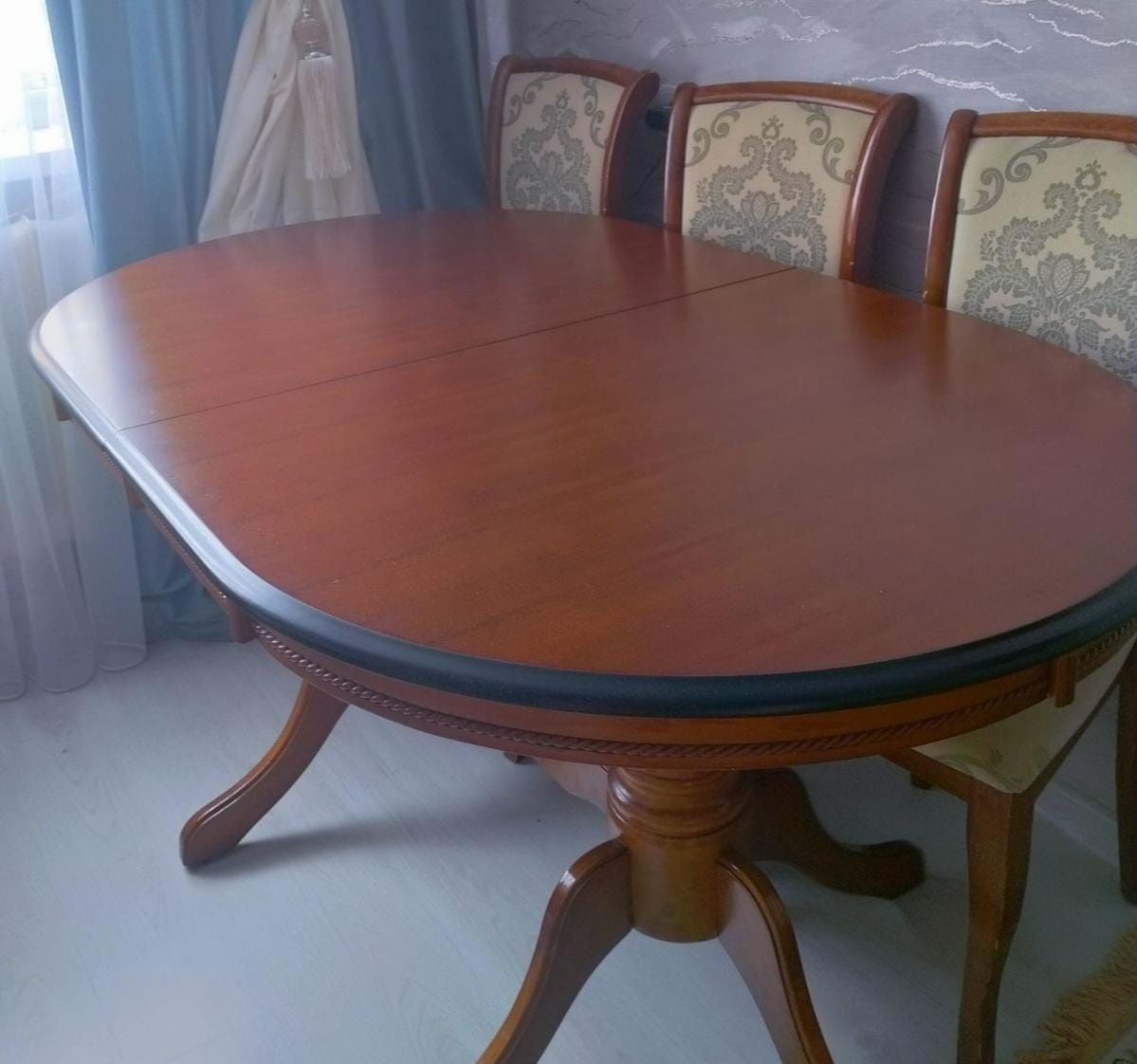 Стол  срочно продам