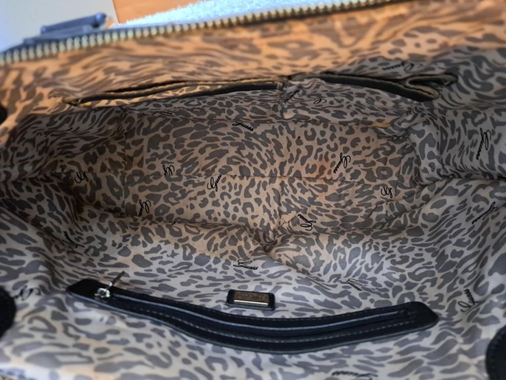Оригинална чанта Guess