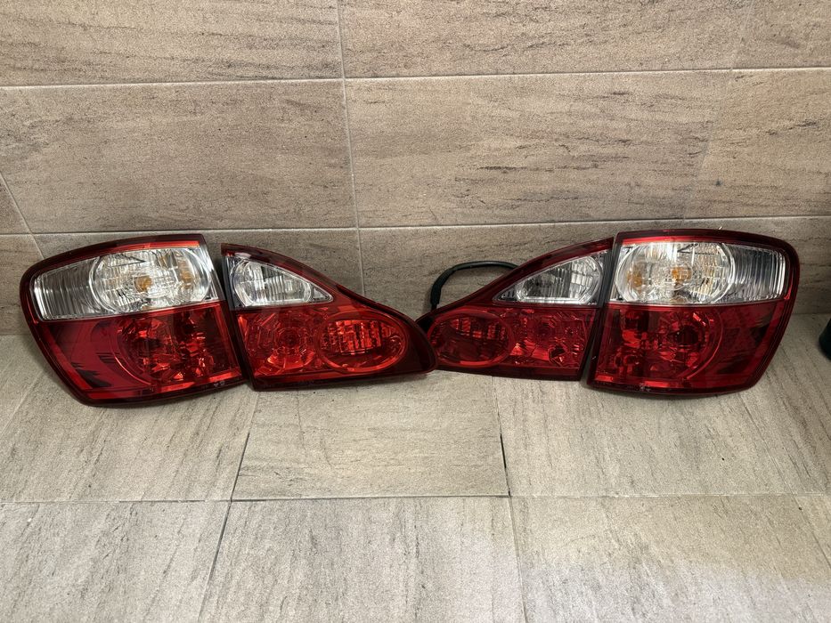 Задние фонари на Toyota Ipsum рестайлинг