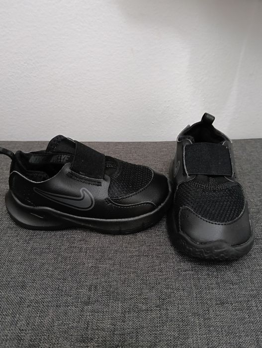 Cizmulițe de ploaie și adidași Nike