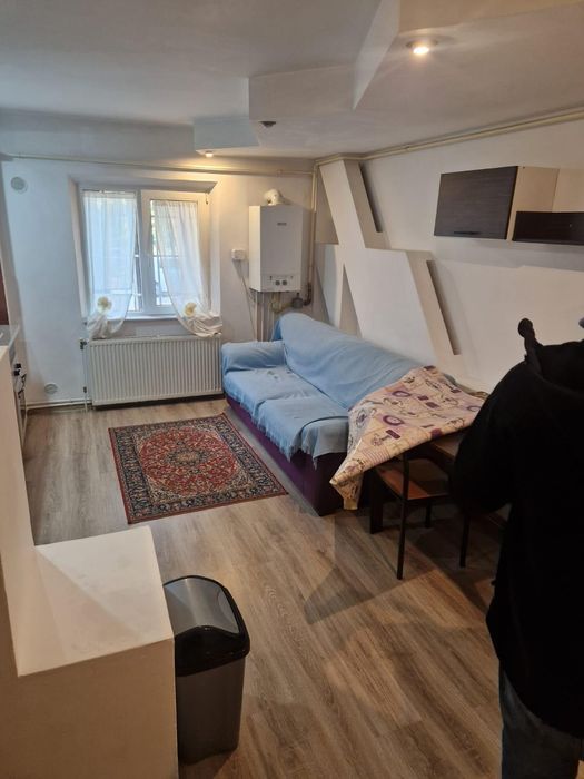 Închiriez apartament