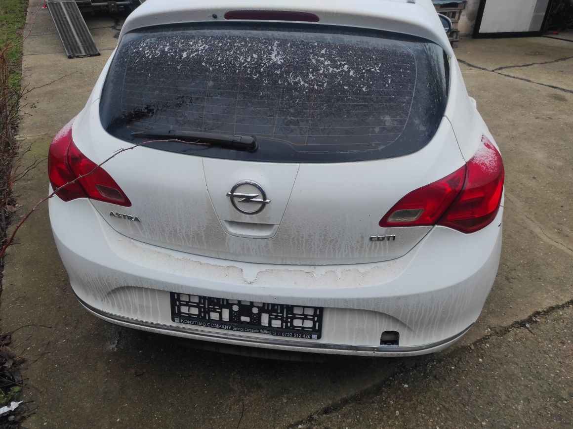 Dezmembrez Opel Astra J  1.7 cdti