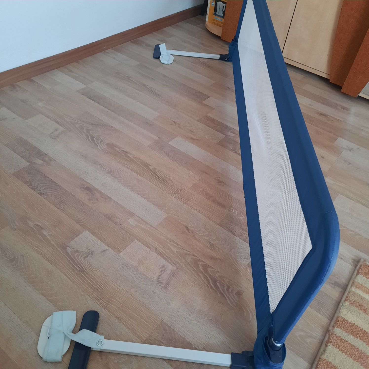 Vând laterala pt pat