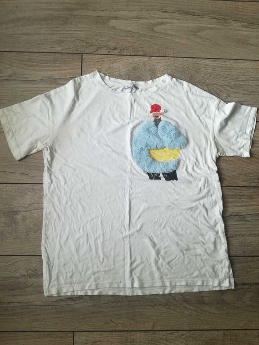 Продавам дамска тениска с интересна украшение-Португалско производство