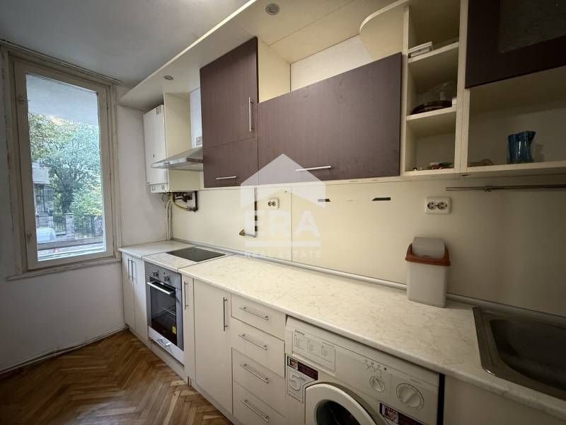 Четиристаен, обзаведен, газифициран апартамент под наем, в тухлена сгр