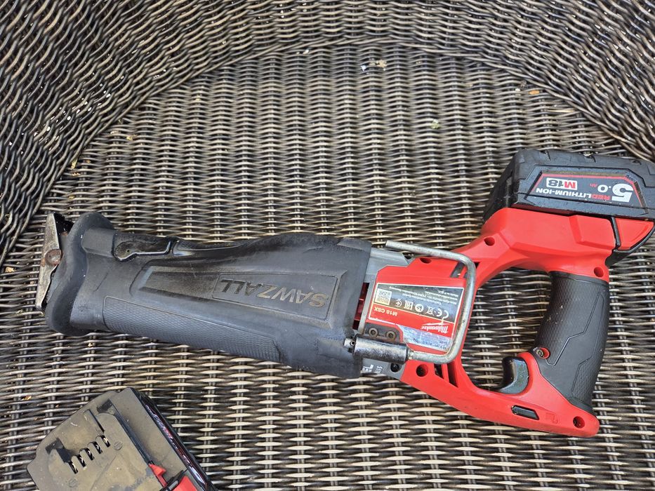Fierăstrău sabie Milwaukee M18 CSX + acumulator 5 ah
