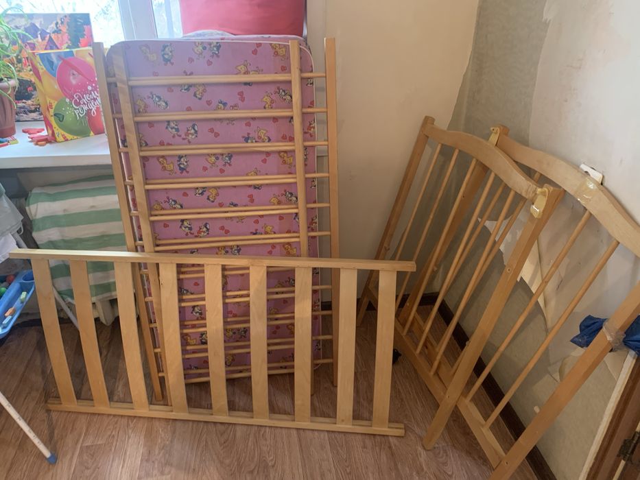 Детская кроватка б/у с матрамом.