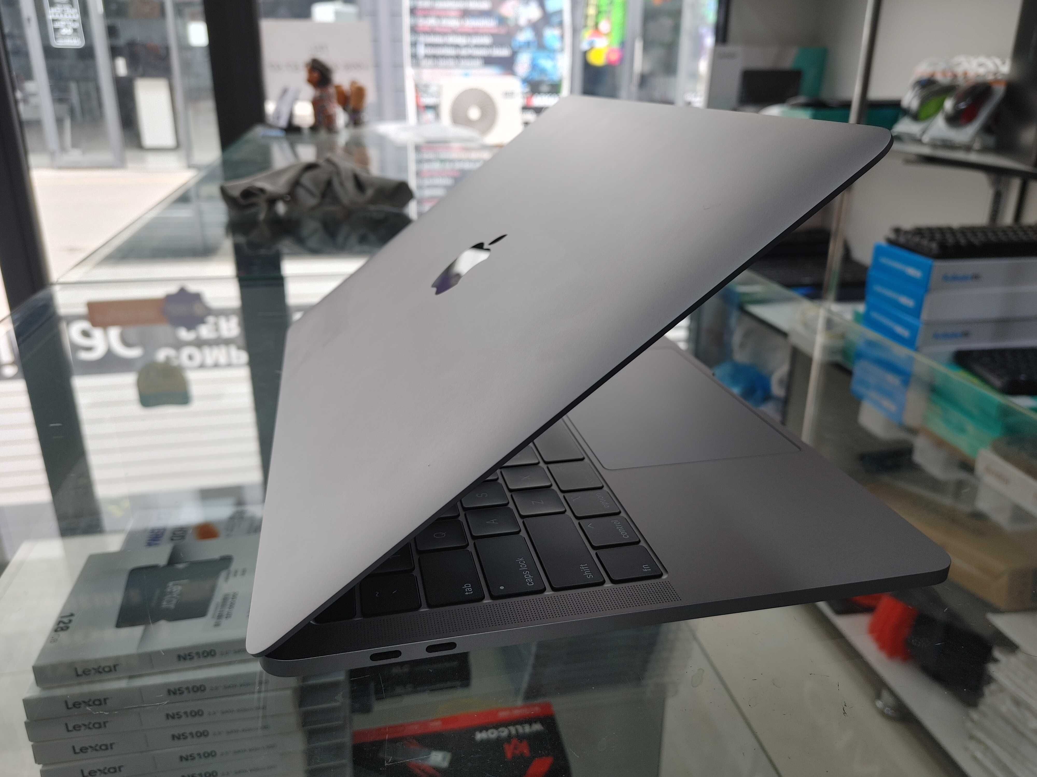 Macbook Pro A1989 i7-8 th, 16-512 gb, 2018