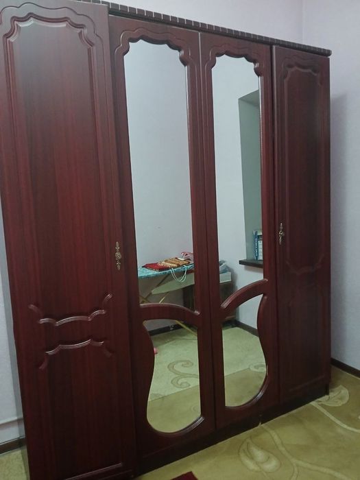 Продается прихожка, стенка и сервант