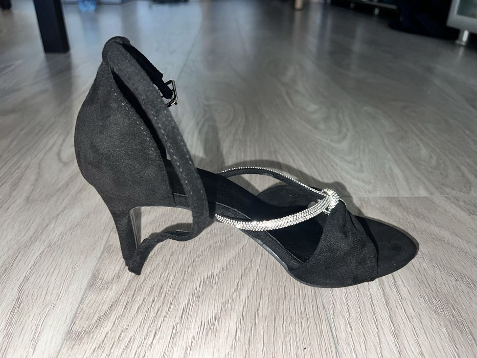 Sandale negre noi