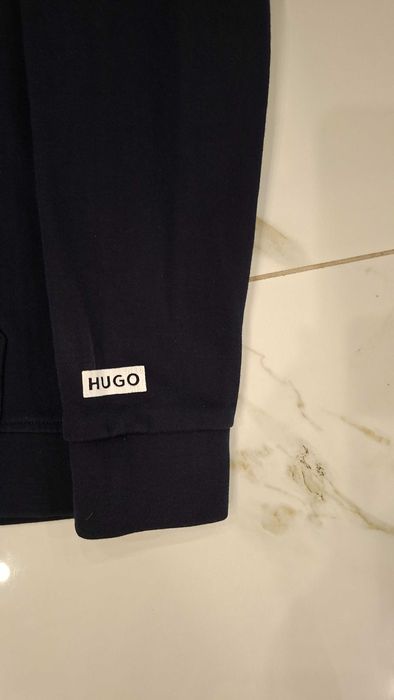 Продавам мъжки екип HUGO