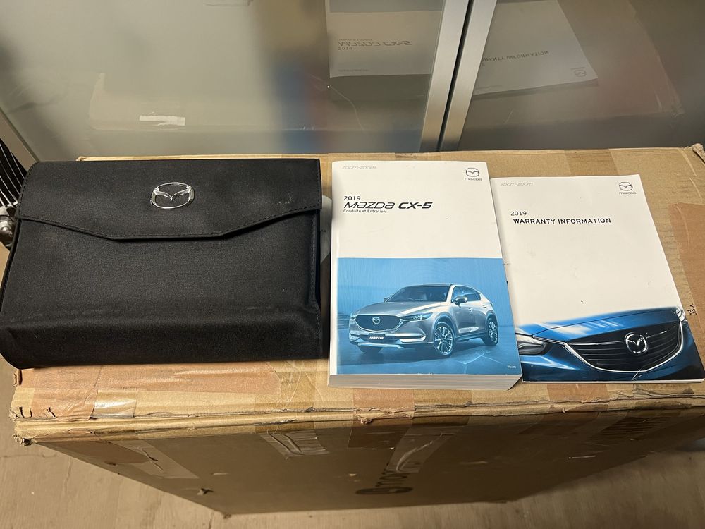 Потребителско ръководтсво за Mazda CX-5 KE и KF + оригинална чанта