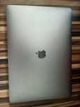 Vând Macbook Pro 15 2018 Touch Bar display spart piese