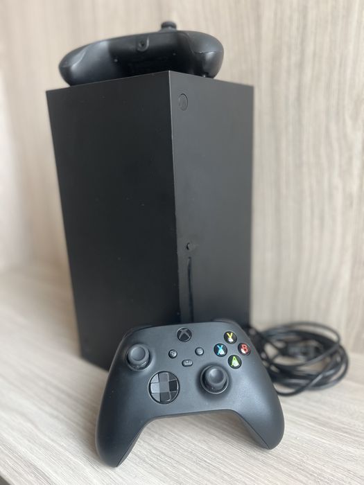 Xbox series X 1TB + 2 контролера