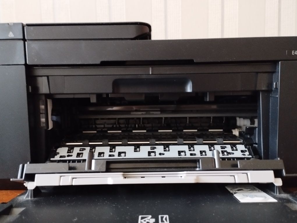 Принтер стурный цветной Canon Pixma E4570