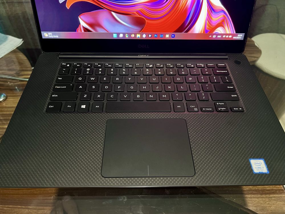 Dell XPS 7590 15.6" OLED 3840x2160 i7-9750H 16GB 512GB SSD GTX 1650