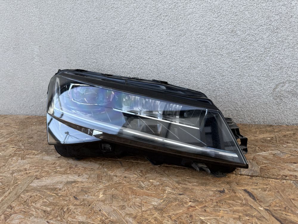 Far dreapta Skoda Superb 3 Facelift 2020+ Full LED Crystal Lighting