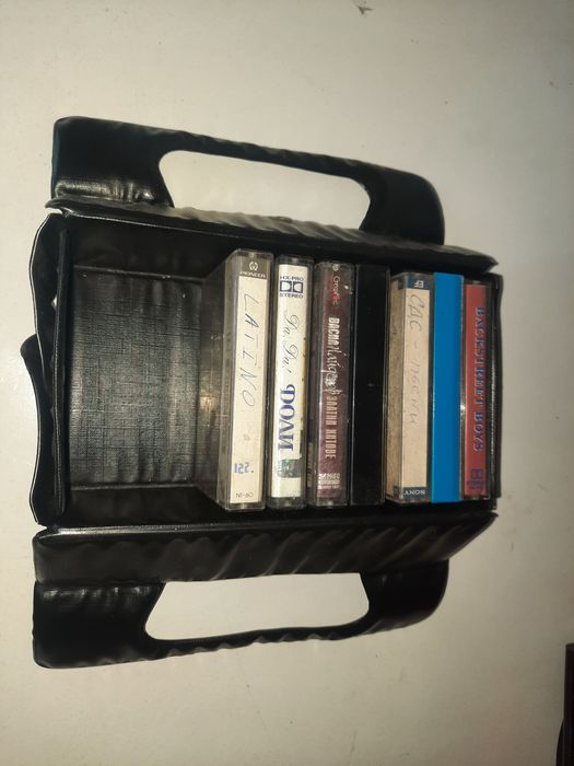 Ретро фонотека или касетник за аудиокасети