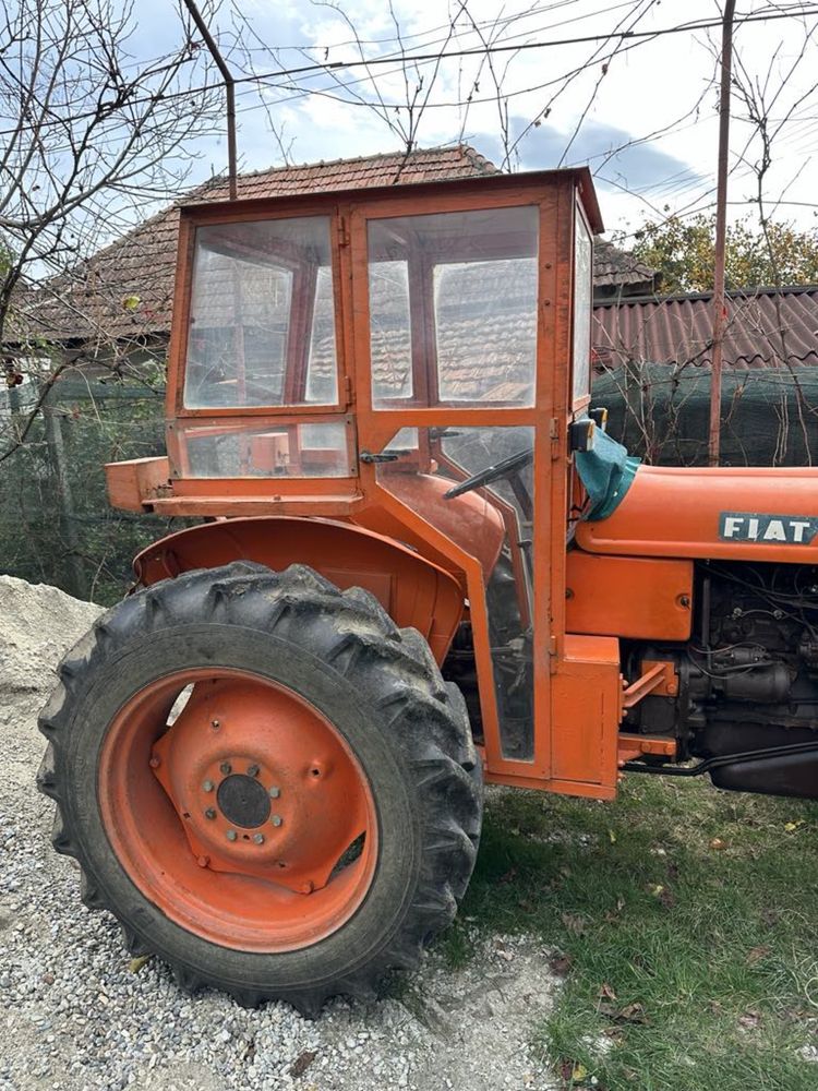 Vând tractor Fiat 411