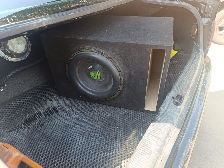 Продам сабвуфер срочно