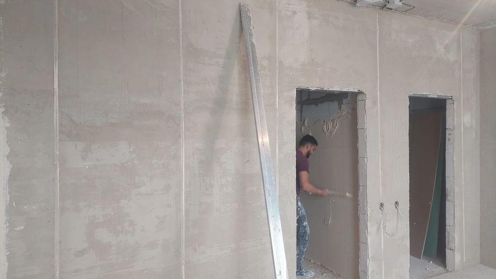 Черновая штукатурка аппаратом, под маяк,шпатлевка большие обьемы