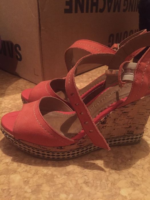 Продам босоножки Cravo Canela