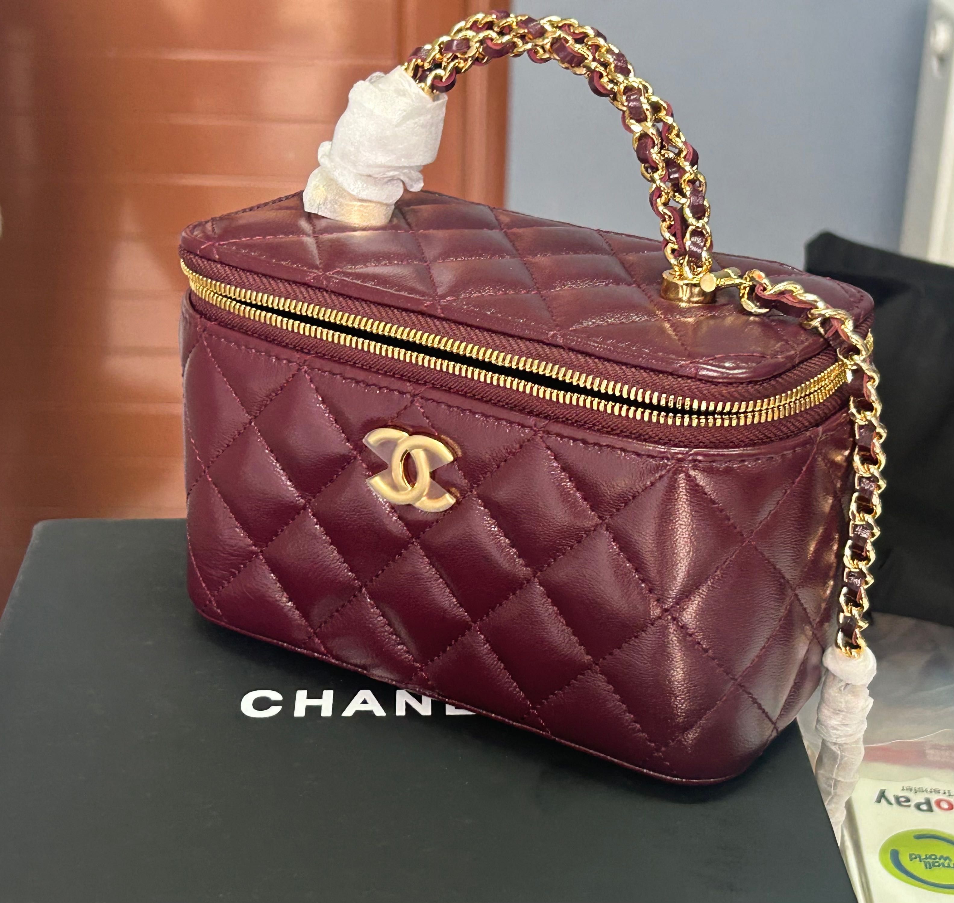 Чанта Chanel Burgundy Quilted Leather Pick Me Up Vanity Bag