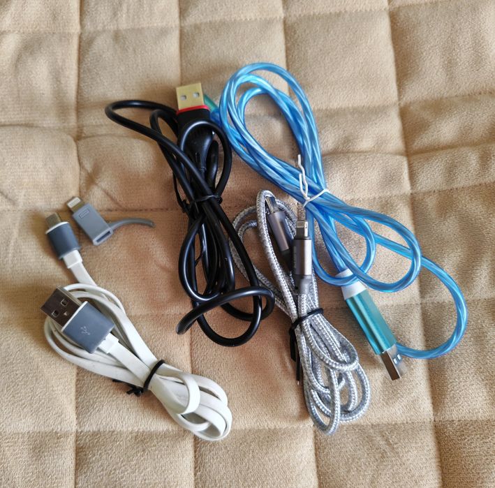 Cabluri Lightning iPhone. Stare foarte bună